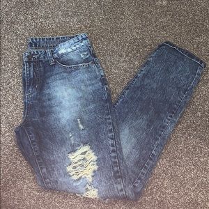 Acid wash ripper boyfriend jeans